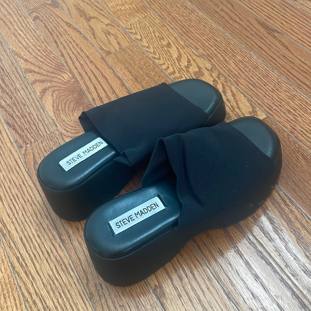 Steve Madden Black Slinky Sandals - Platform size 6